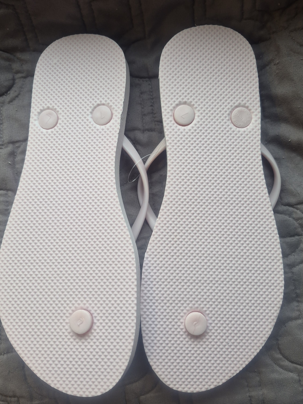 Bundle Of 3 Pair Old Navy Flip Flops - Picture 4 of 6